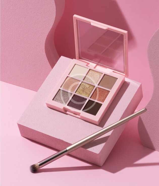 9-shade shimmer & matte eyeshadow palette