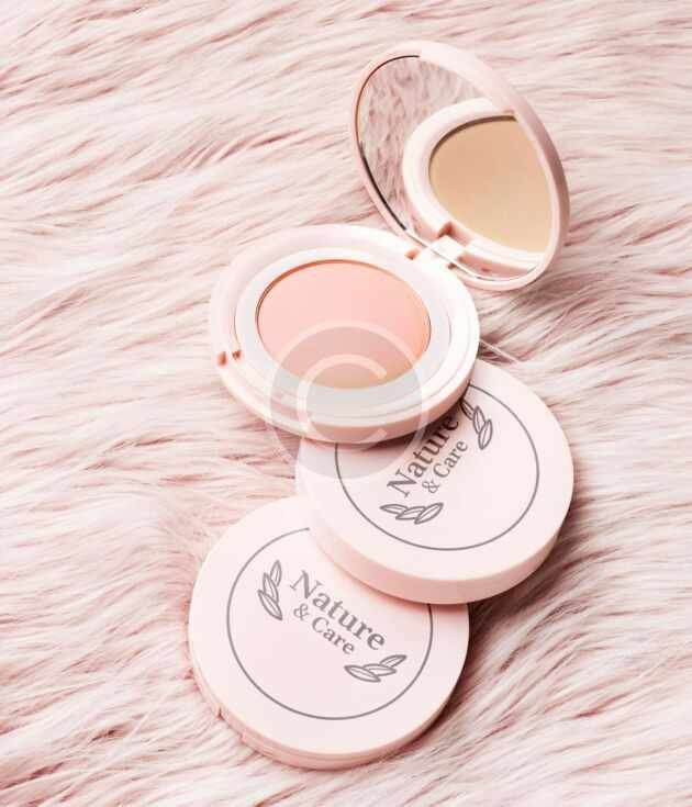 Soft glow blush compact