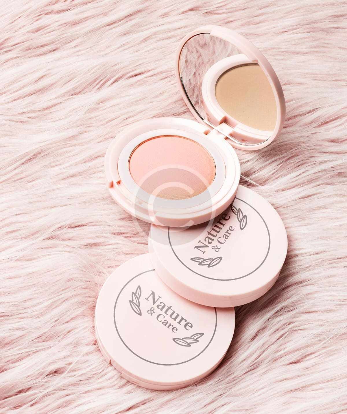 Soft glow blush compact